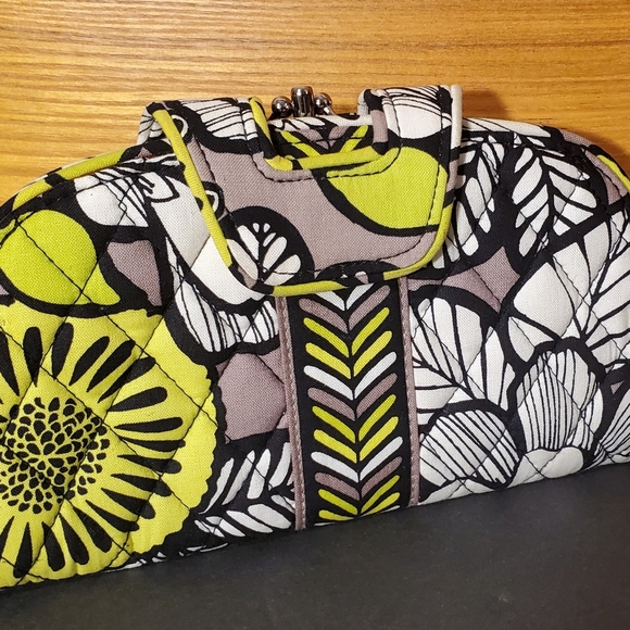 Vera Bradley wallet floral Colorful Lot Of Storage Medium Size 8" W , 5" H NWOT - Picture 5 of 12